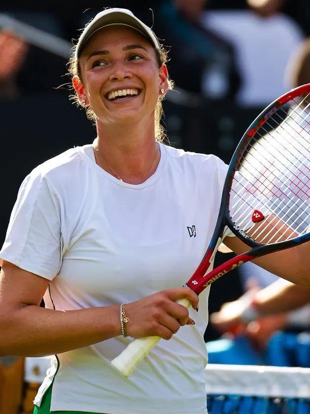 她的成长历 她的成长历